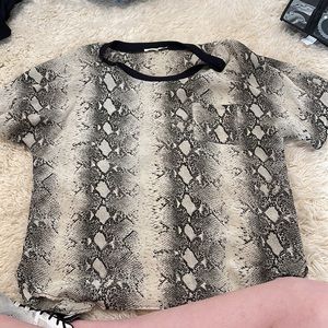 Snakeskin top M
